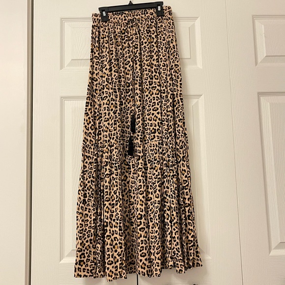 OFF TO BALI SKIRT IN LEOPARD PRINT by Showpo - Picture 4 of 7